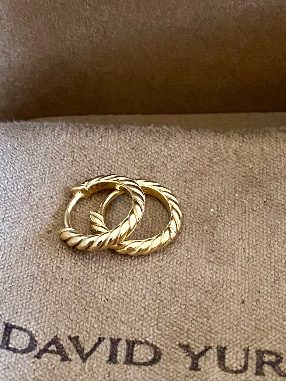 DAVID YURMAN Sculpted Cable Huggie Hoop Earrings 18K Yellow Gold 10.7mm - Picture 3 of 7